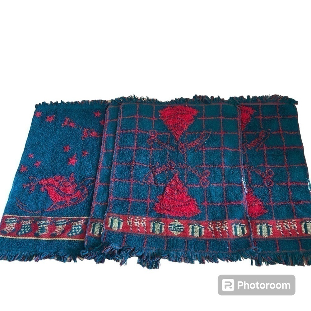 Vintage Christmas Fringe Tea Towel Bundle Lot of 4 Santa Christmas Tree Red